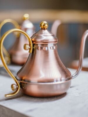 Koperen theepot met messing beslag