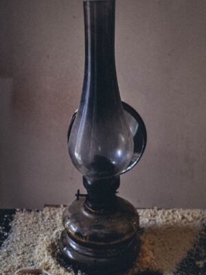 Petroleumlamp met glazen kap